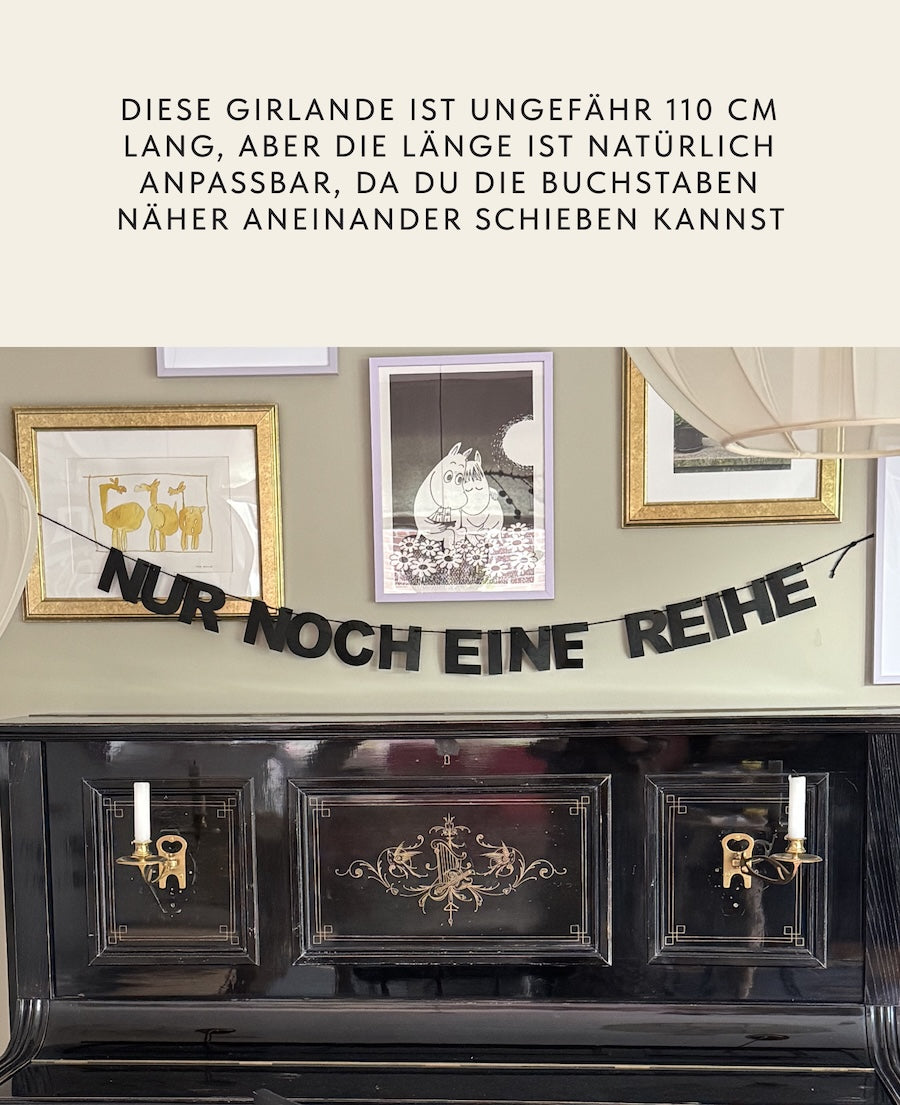 Minimalistische schwarze Lederpapier-Girlande „Nur noch eine Reihe“, ca. 110-120 cm lang, anpassbar durch Ziehen der Buchstaben, ideal für Wohnzimmer und Events