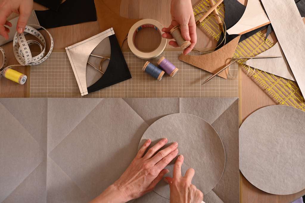 Nachhaltiger Strickbedarf Rundstricknadeltasche wird ausgeschnitten