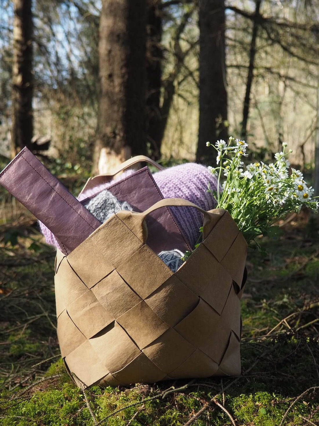 Lukoshko Projekttasche geflochten von Anna – stilvolle, handgeflochtene Handarbeitstasche in natürlichem Design, leicht und geräumig für Wolle und Strickzubehör, ideal für Handarbeitsprojekte unterwegs.